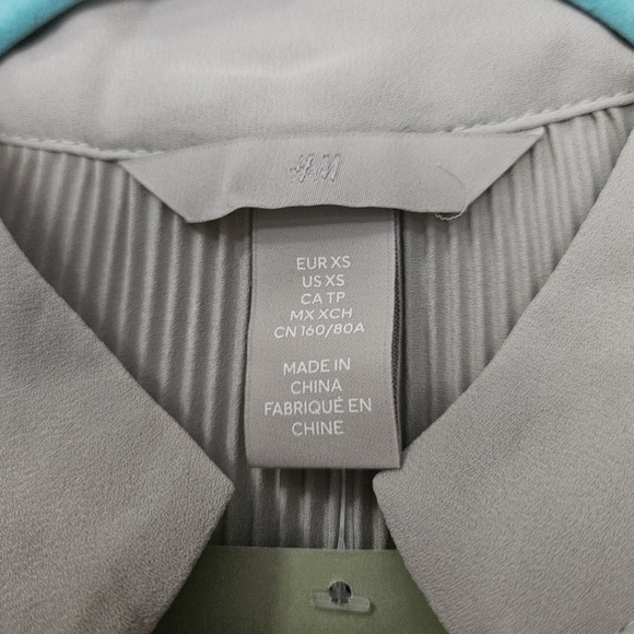 NWT H&M Sage Green Chiffon Blouse Women's Size XS - Picture 3 of 4